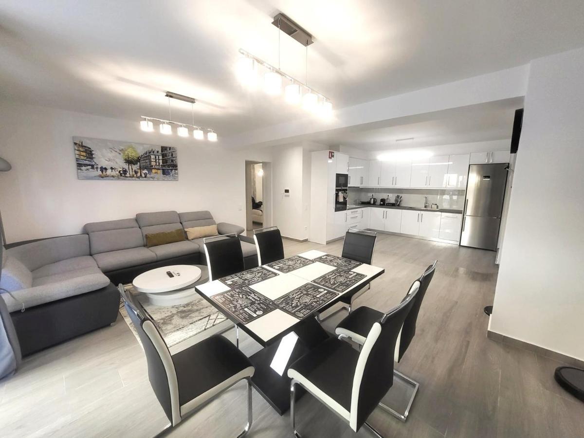 Fabilicious Suites - 2 Apartments- Romantic Jacuzzi & Spacious Family Comfort Atenas Exterior foto