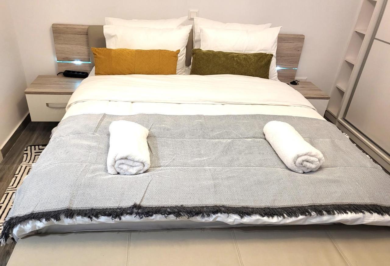 Fabilicious Suites - 2 Apartments- Romantic Jacuzzi & Spacious Family Comfort Atenas Exterior foto