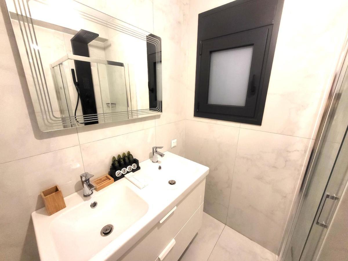 Fabilicious Suites - 2 Apartments- Romantic Jacuzzi & Spacious Family Comfort Atenas Exterior foto