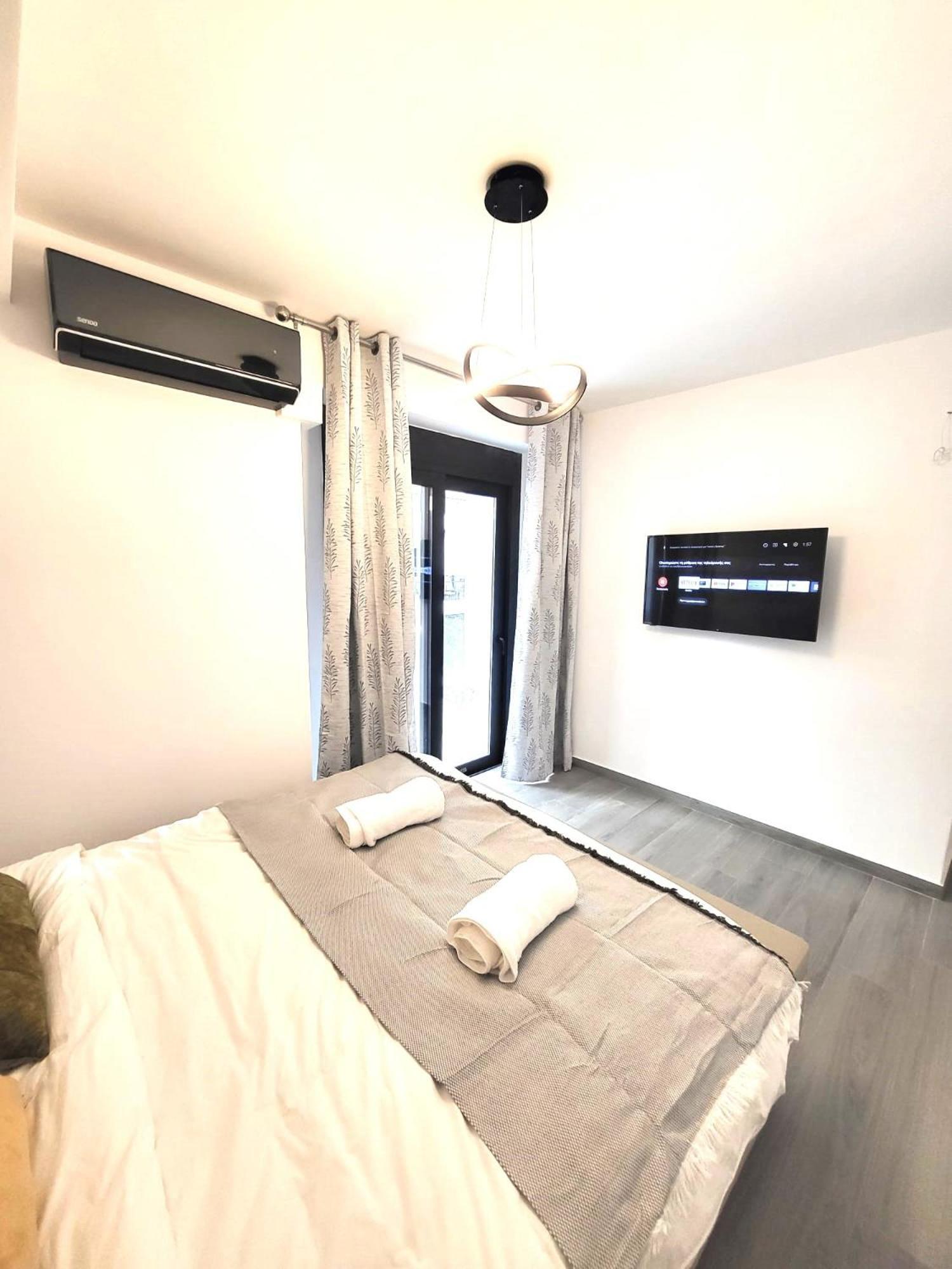 Fabilicious Suites - 2 Apartments- Romantic Jacuzzi & Spacious Family Comfort Atenas Exterior foto