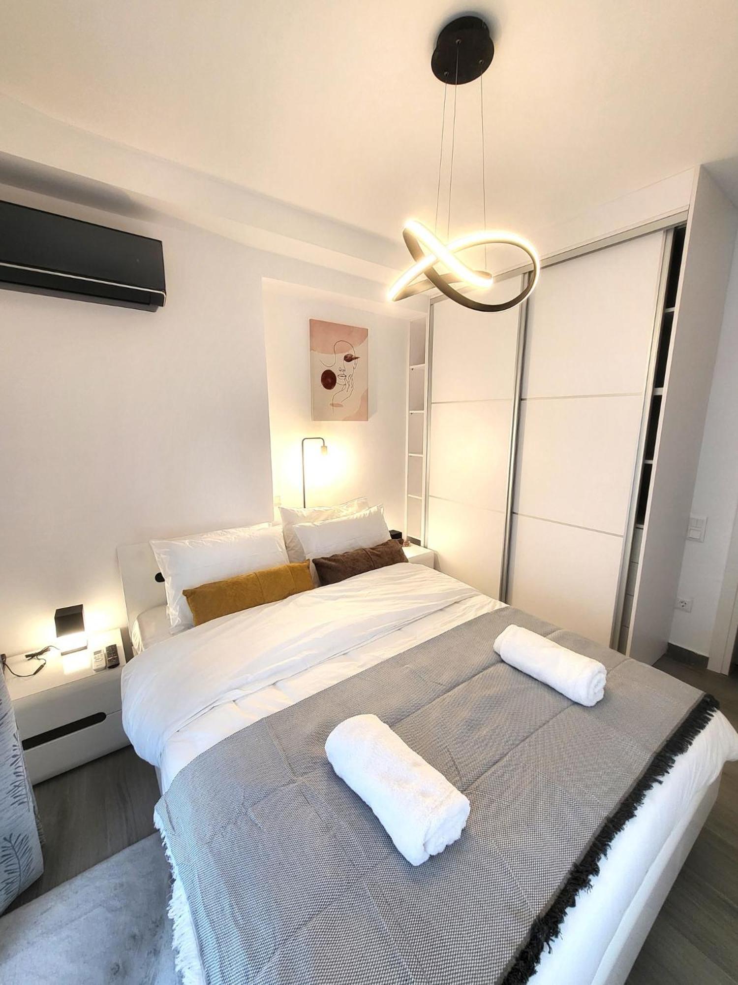 Fabilicious Suites - 2 Apartments- Romantic Jacuzzi & Spacious Family Comfort Atenas Exterior foto
