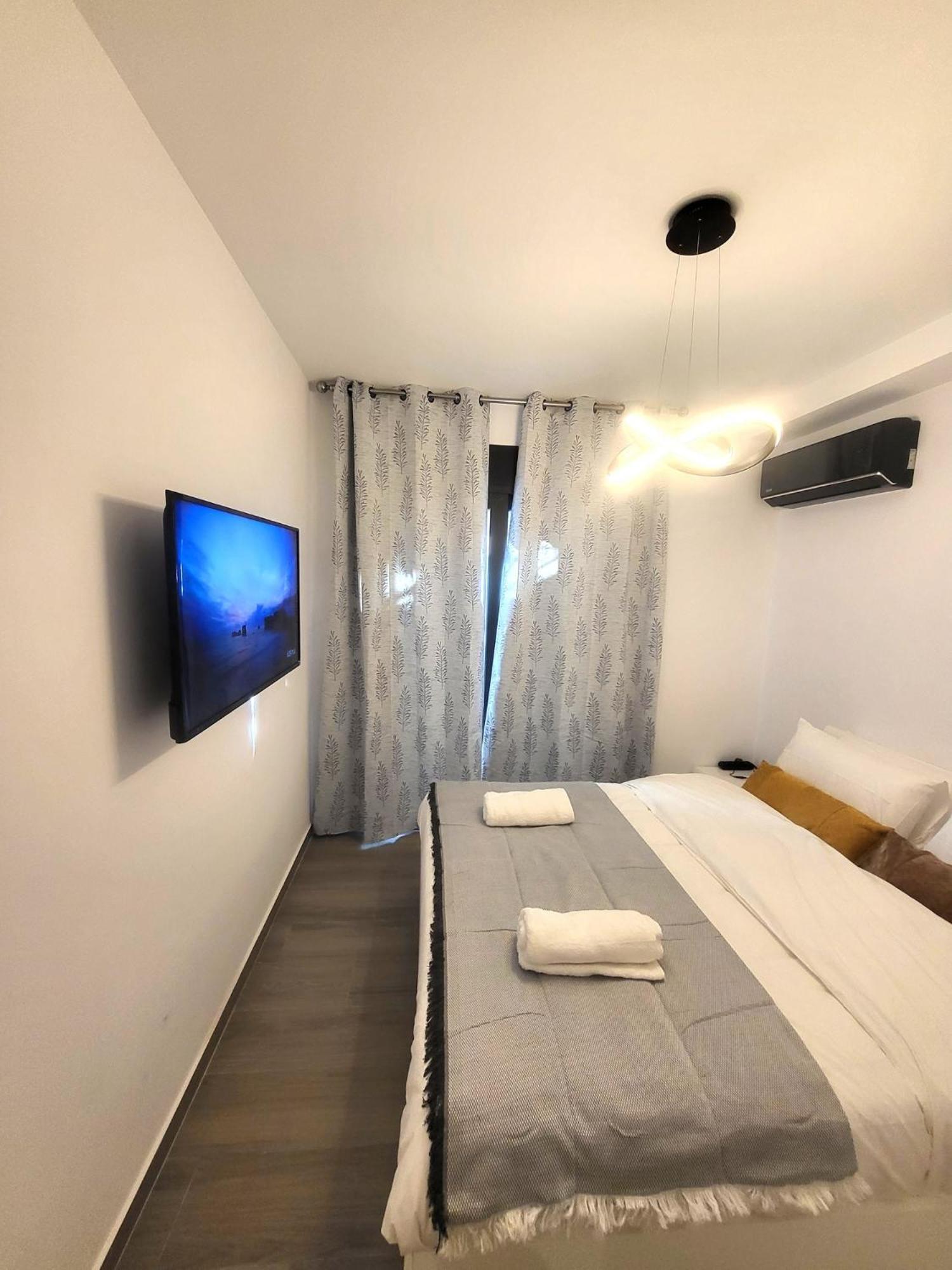 Fabilicious Suites - 2 Apartments- Romantic Jacuzzi & Spacious Family Comfort Atenas Exterior foto