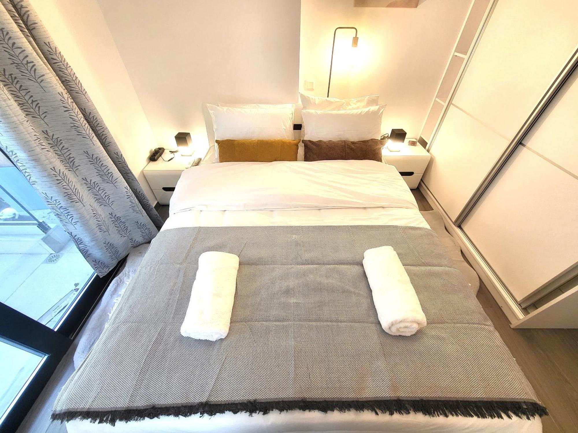 Fabilicious Suites - 2 Apartments- Romantic Jacuzzi & Spacious Family Comfort Atenas Exterior foto